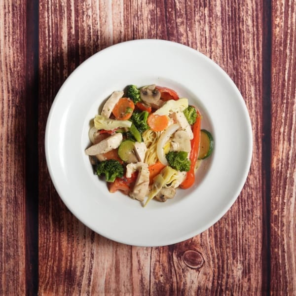 Billito's Italian Restaurant's chicken and vegetable pasta dish, with broccoli, carrots, zucchini, and bell peppers.